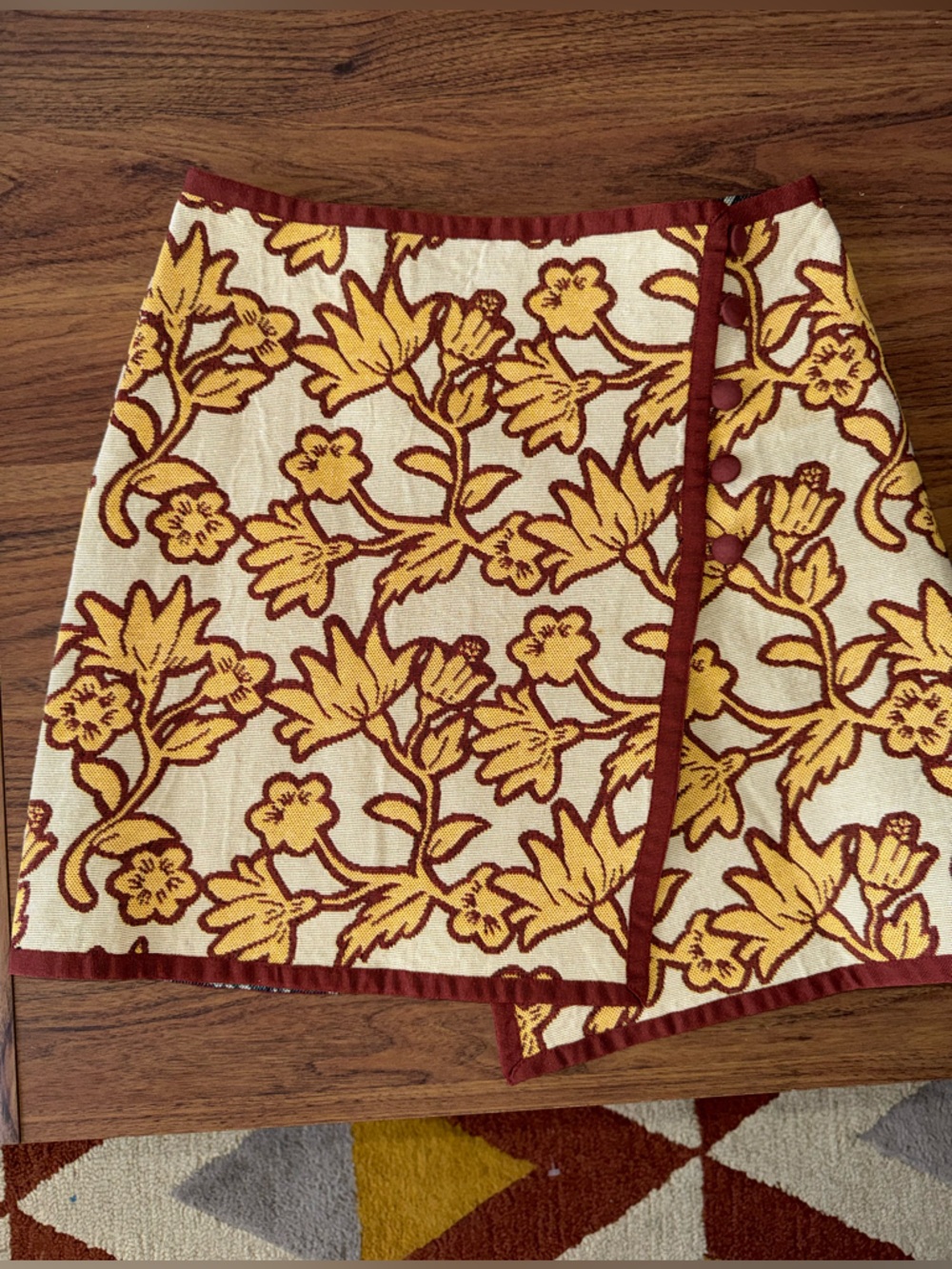 Topshop Jacquard Tapestry Floral Mini Skirt Gold Burgundy Button Front Size 2